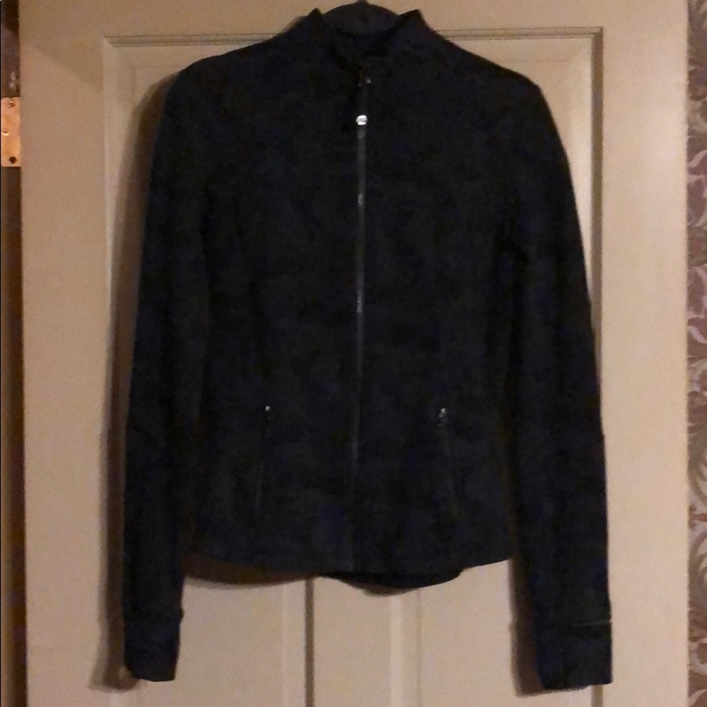 Lululemon black/grey camo Forme jacket size 8
